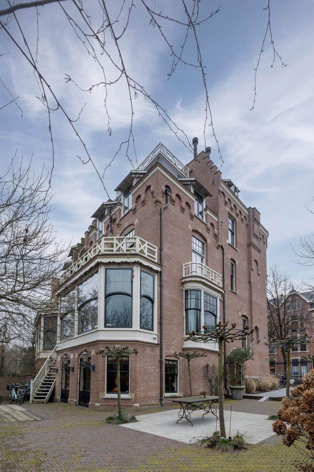 Vacuümglas bij statige villa in Amsterdam