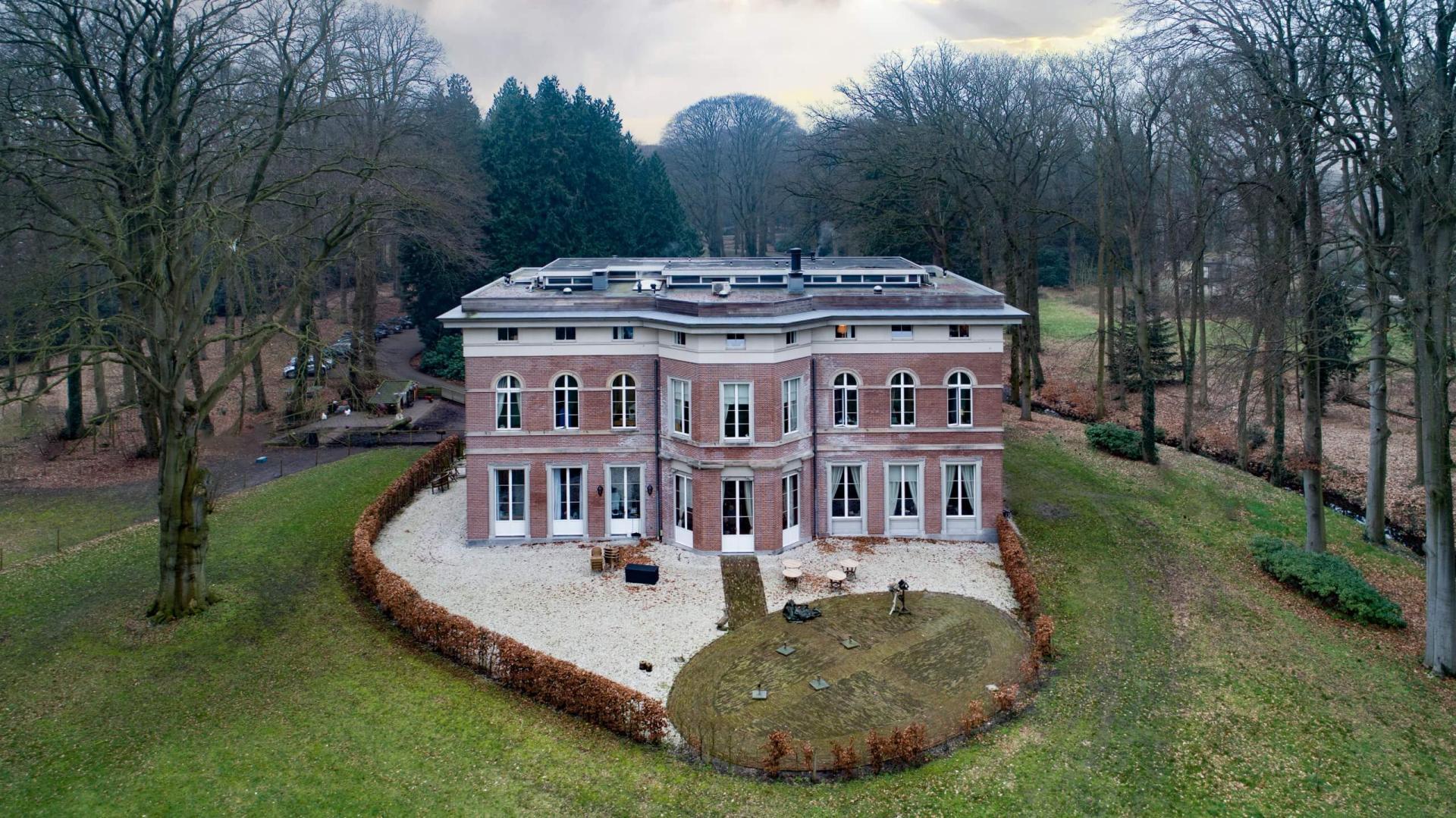 Vacuümglas in monumentaal gebouw Loosdrecht