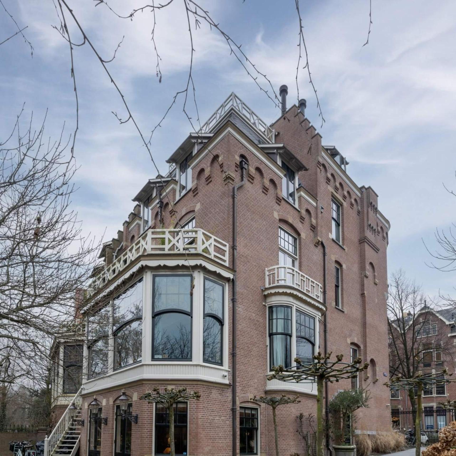 Vacuümglas bij statige villa in Amsterdam