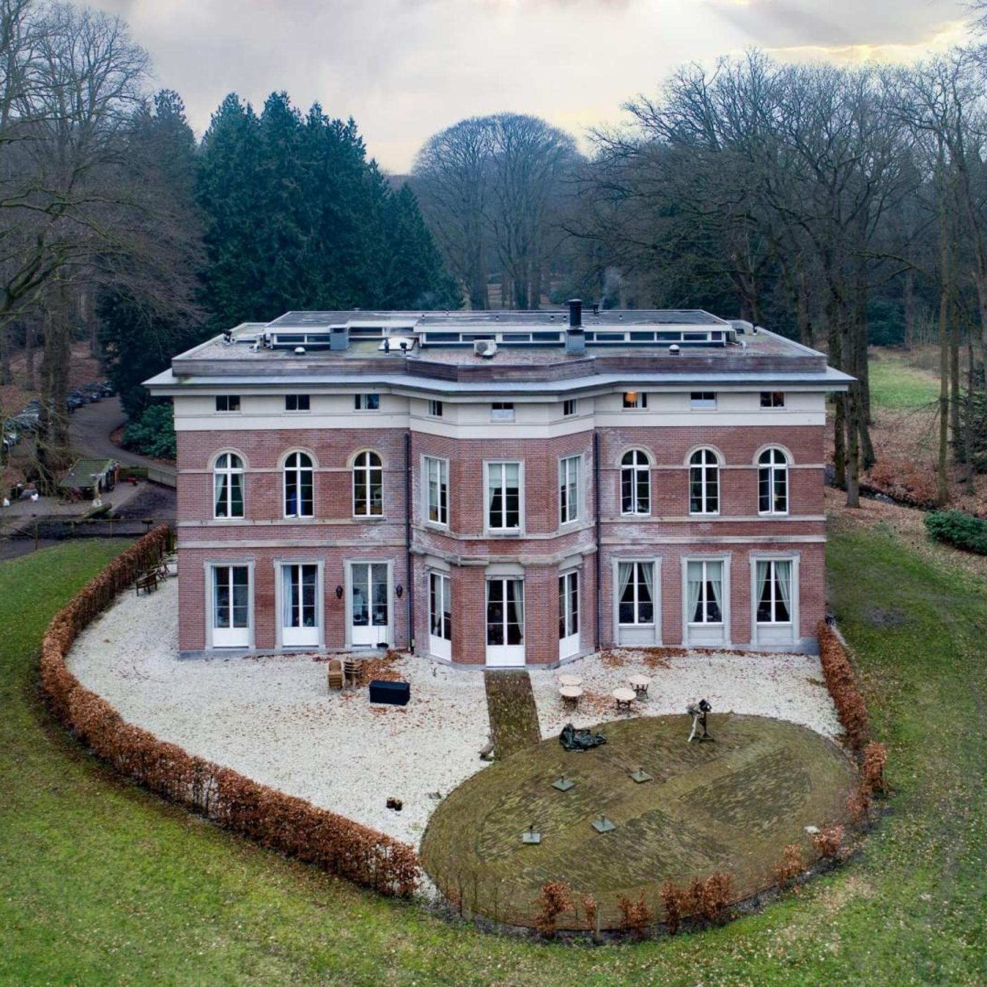 Vacuümglas in monumentaal gebouw Loosdrecht